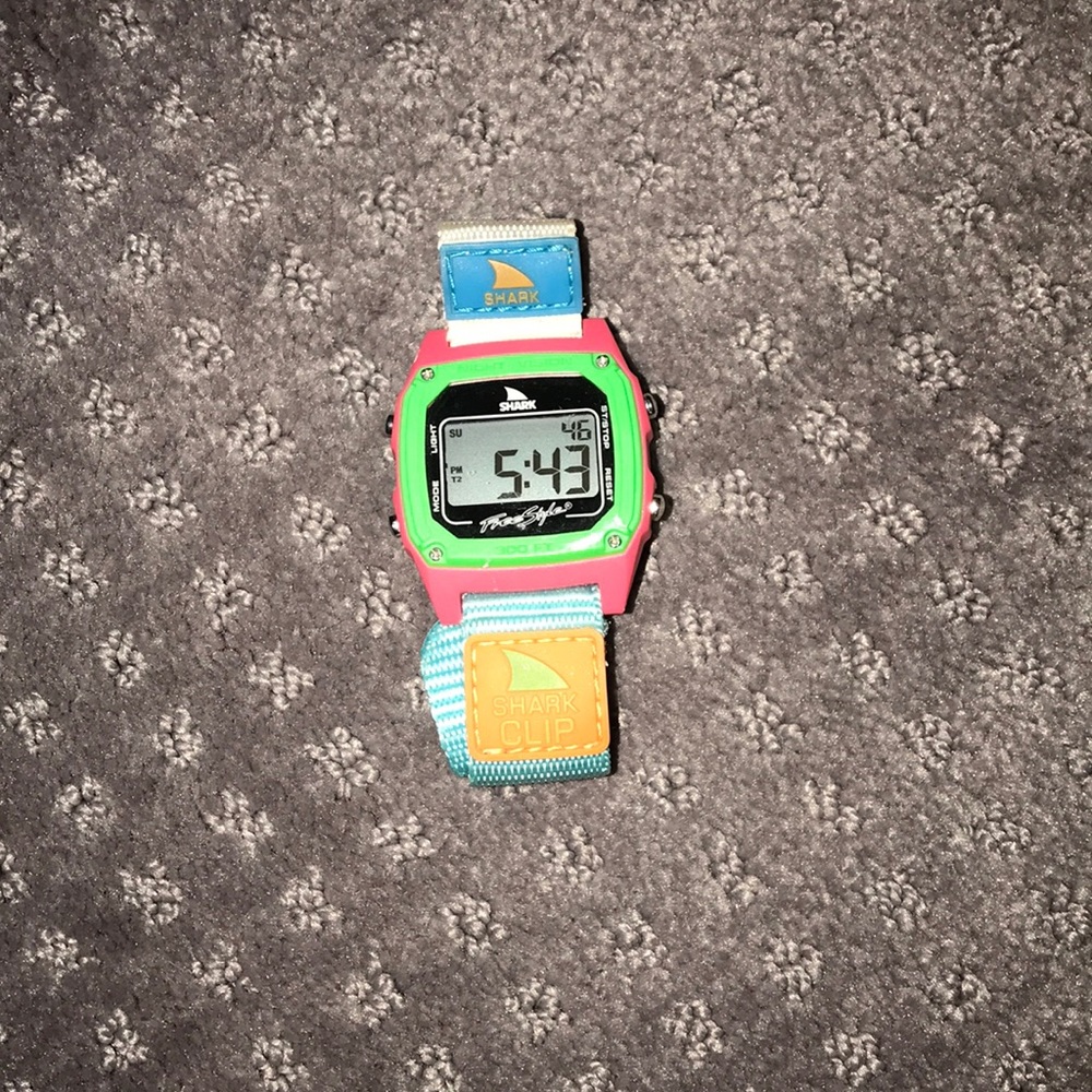 clip shark watch